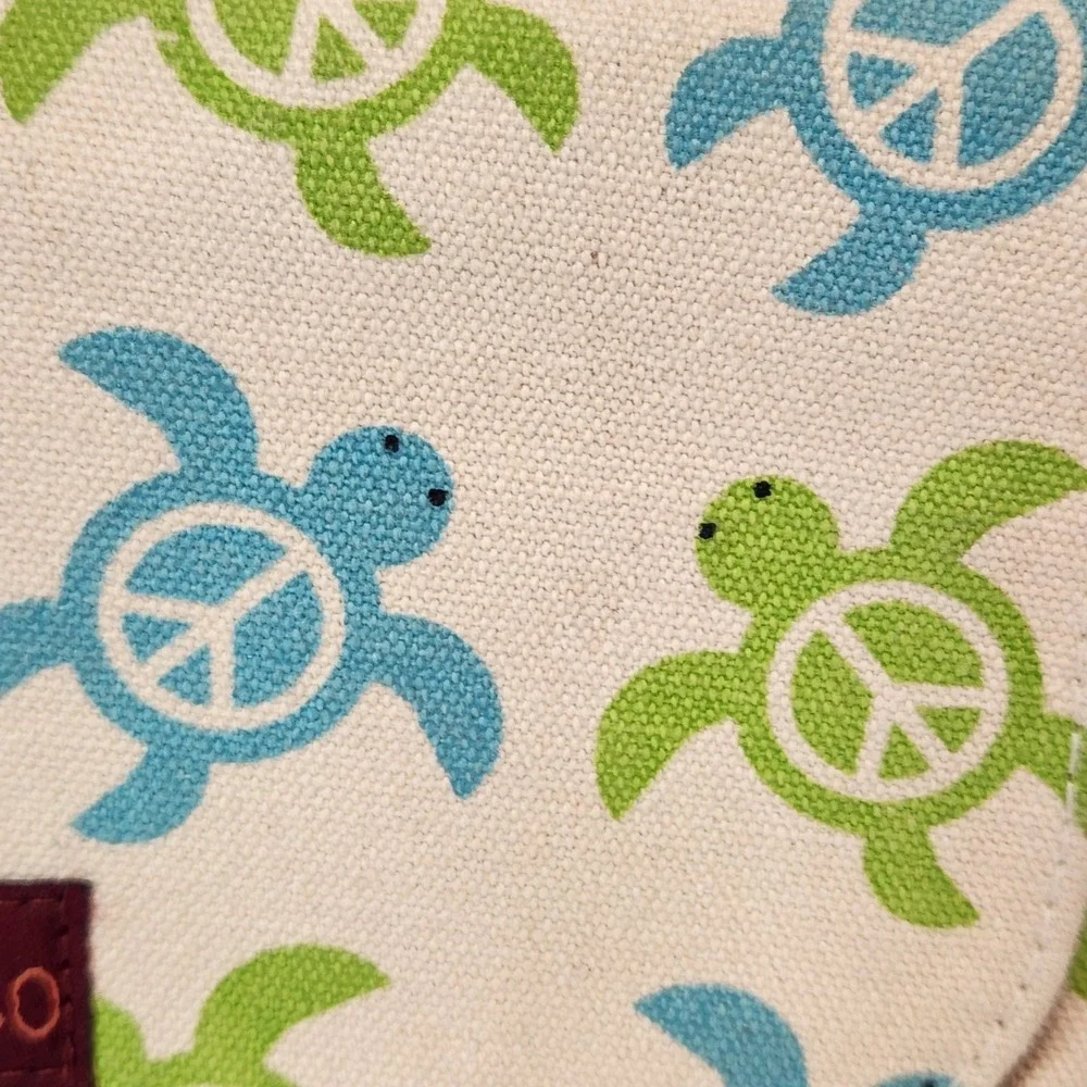 Bungalow 360 Canvas Wristlet Peace Turtles 8.5x5 Zip‎ + Magnetic Closure